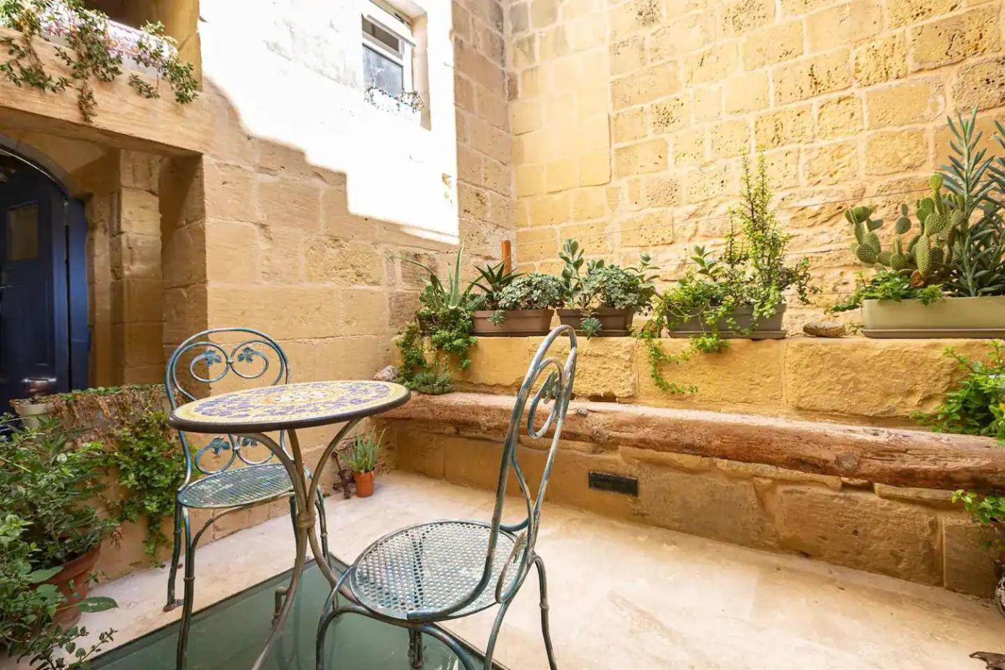 Historic Hideaways - 900 Year Old Converted Studios Victoria Exterior foto
