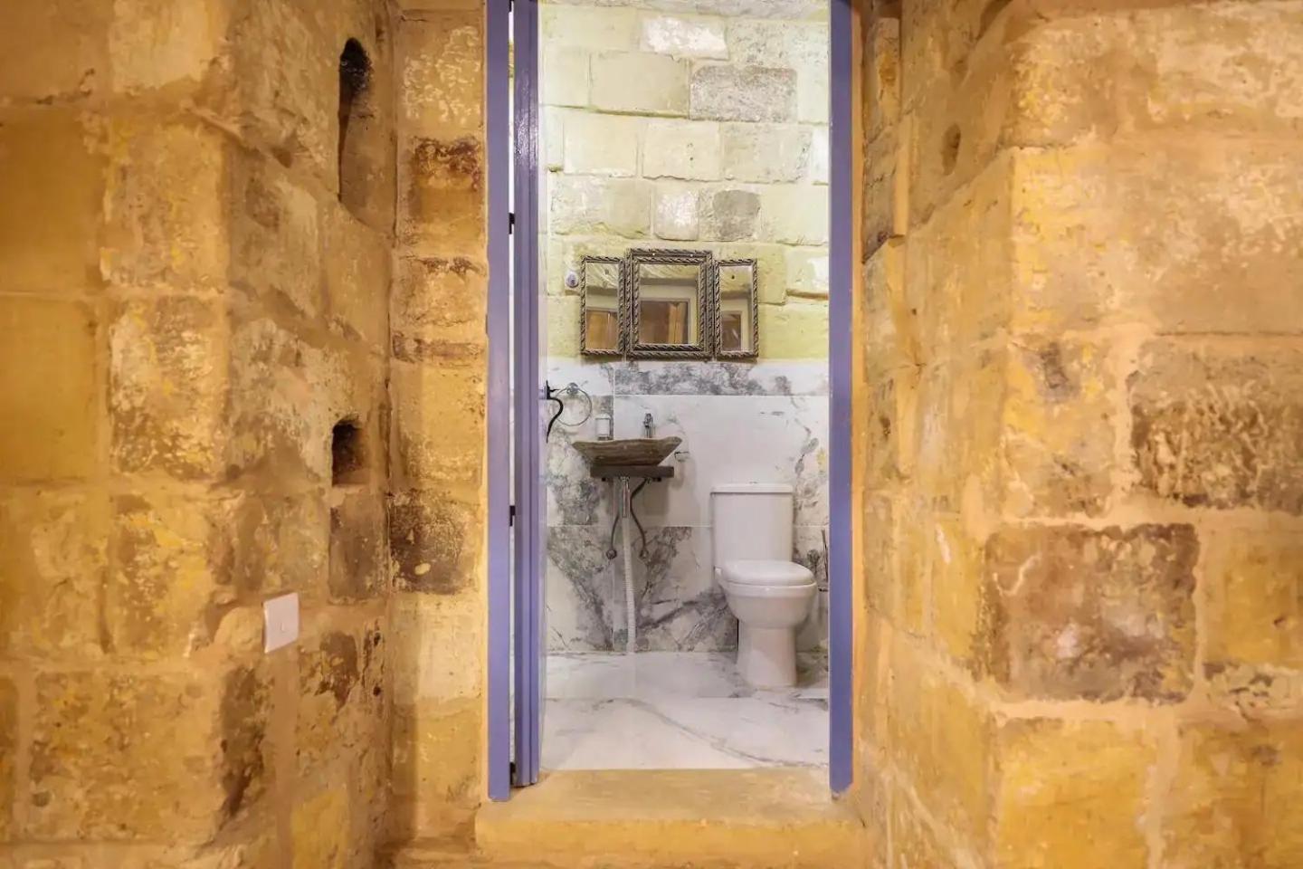 Historic Hideaways - 900 Year Old Converted Studios Victoria Exterior foto