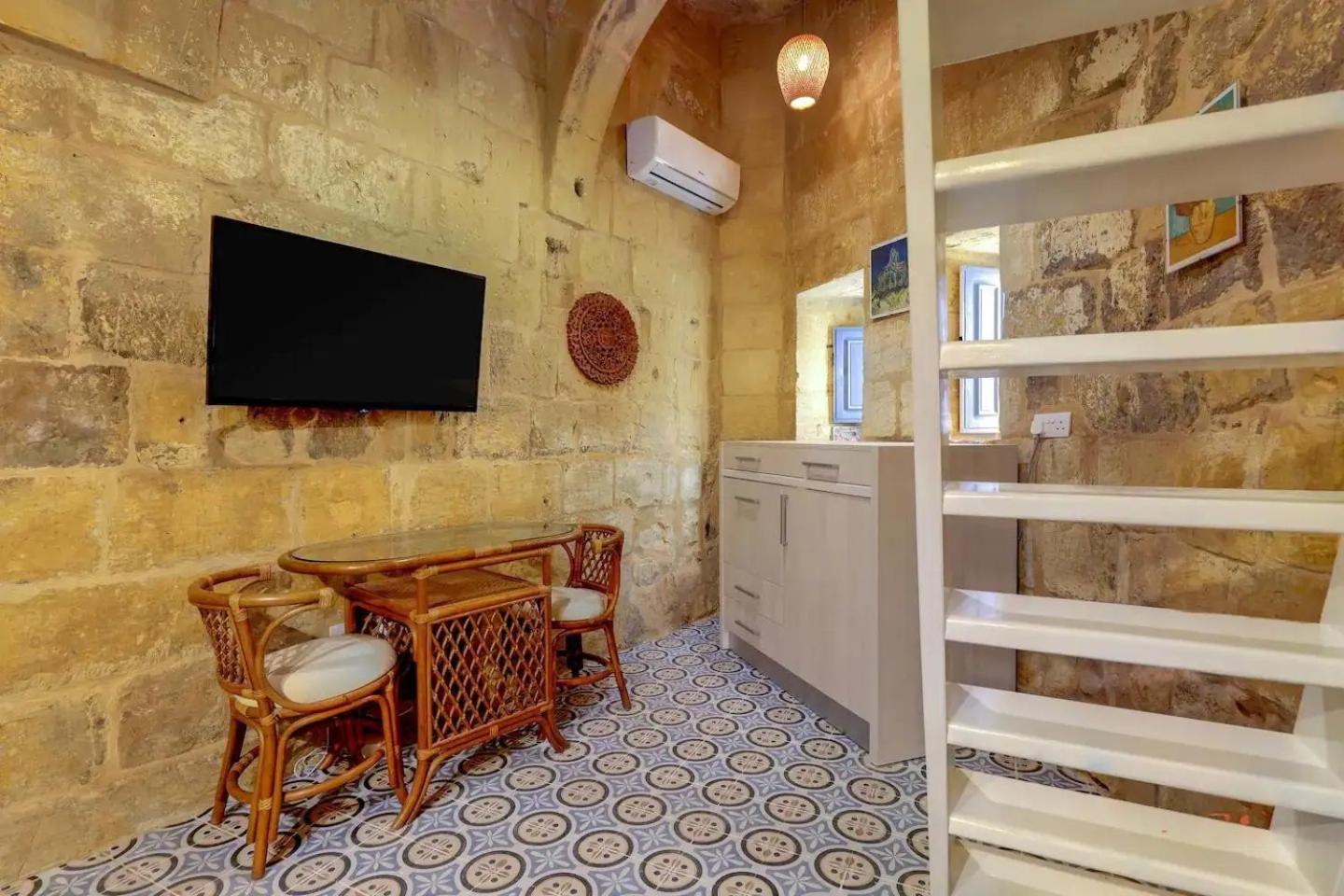 Historic Hideaways - 900 Year Old Converted Studios Victoria Exterior foto