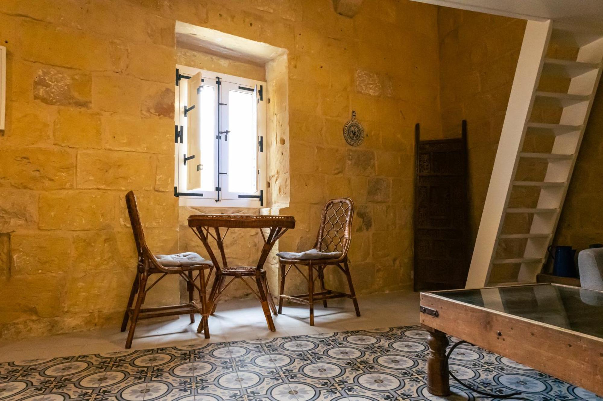 Historic Hideaways - 900 Year Old Converted Studios Victoria Exterior foto