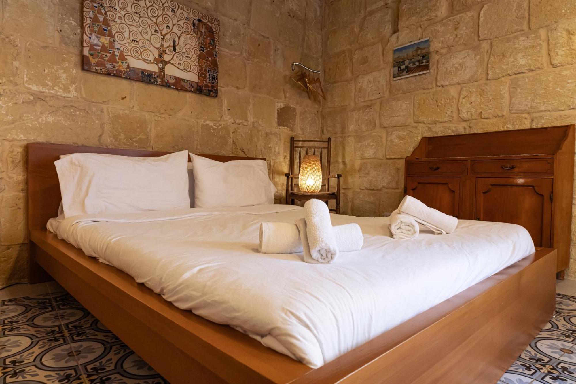 Historic Hideaways - 900 Year Old Converted Studios Victoria Exterior foto